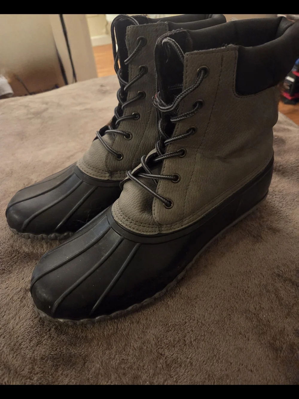 Weatherproof Leather Vintage Olive and Black Lace-Up Duck Boots - Picture 4 of 7